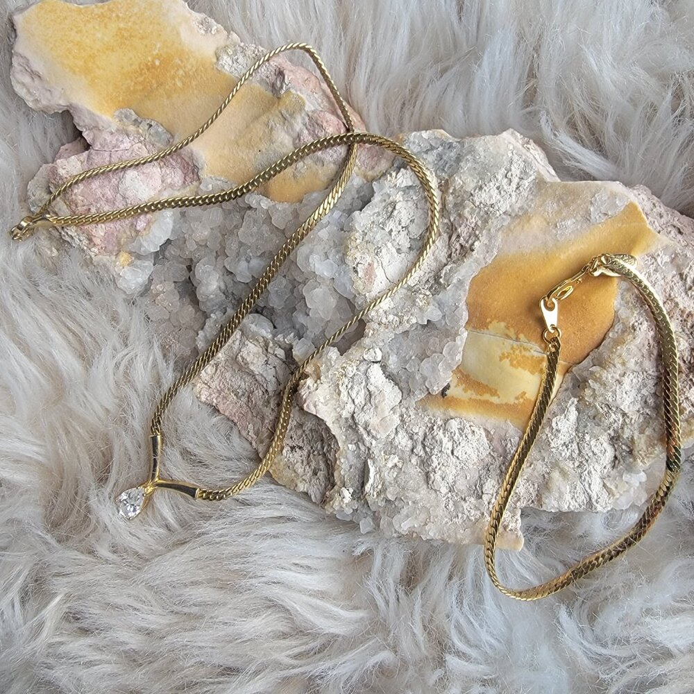 Vintage 80s GoldTone Herringbone Necklace & Bracelet Set /Teardrop Pendant/Korea